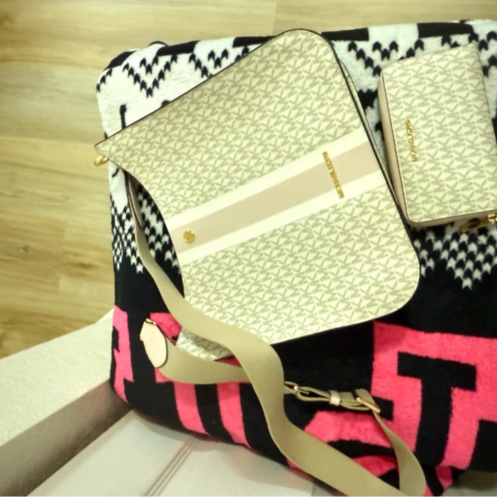 MICHAEL Michael Kors Cream and Gold Crossbody Bag